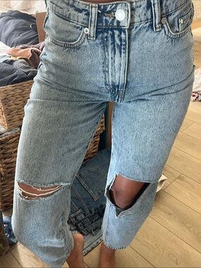 High-Rise Distressed Light Blue Cropped Jeans
